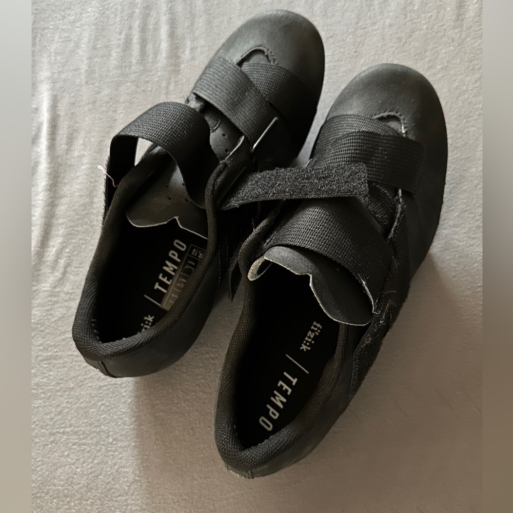 Fizik cycling shoes with cleats included